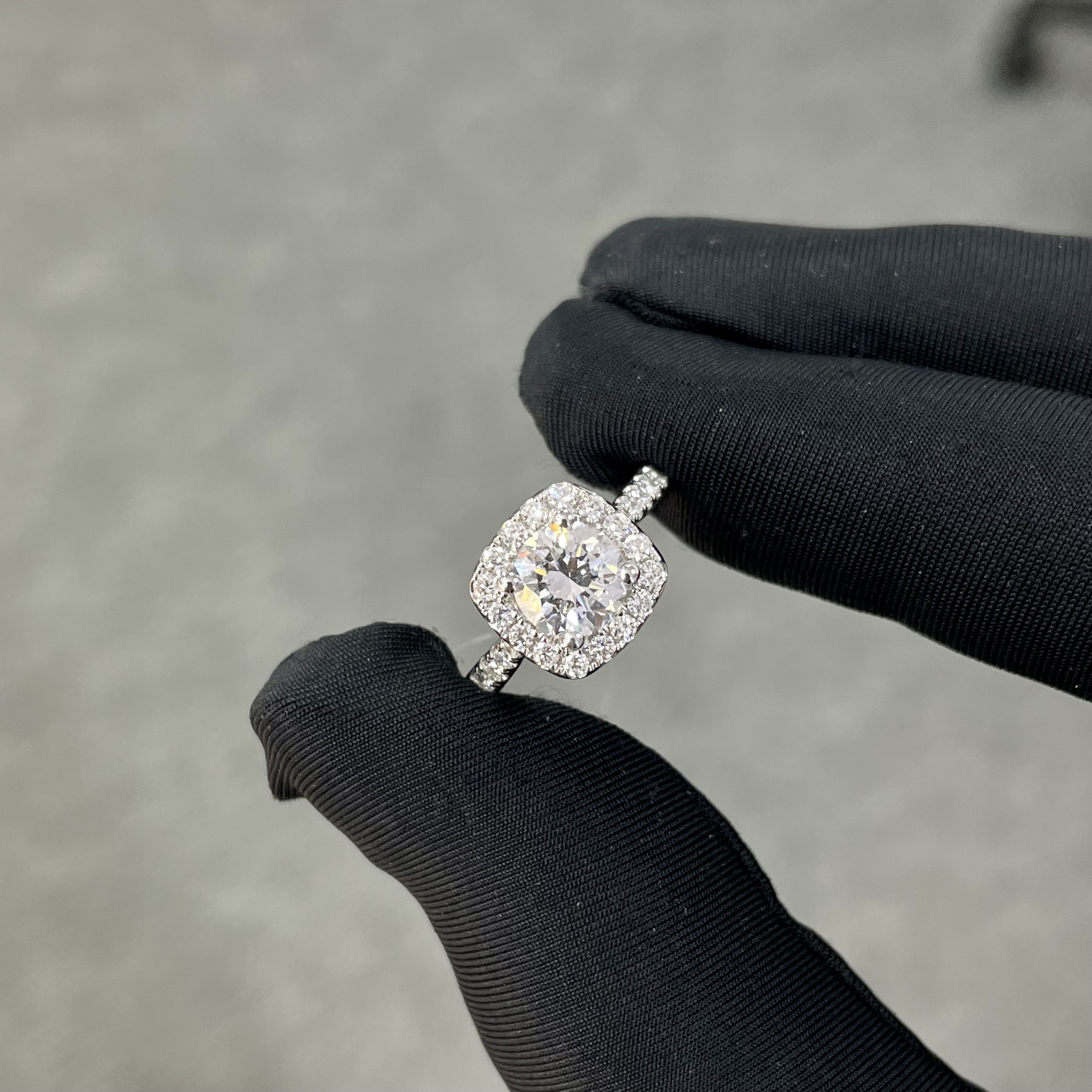 1.008ct Round D/E VVS CVD White Diamond Ring Lab Grown Diamond Rings with IGI Certification