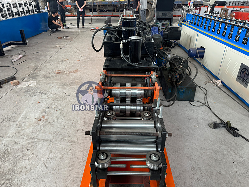 104 Omega bracket roll forming machine in Russia Raw material:Galvanized steel