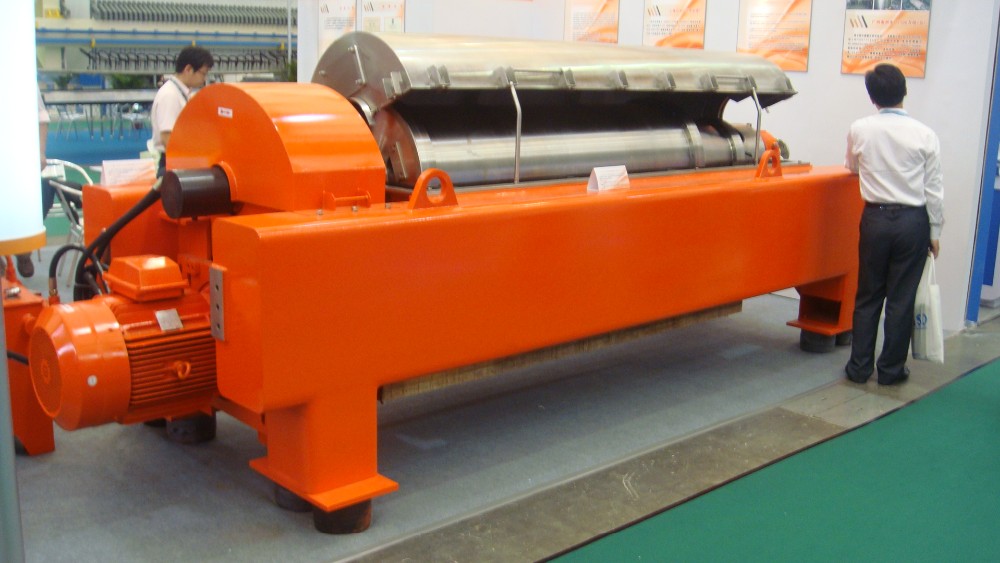 Horizontal Type Spiral Decanter Centrifugal Machine For Water Treatment