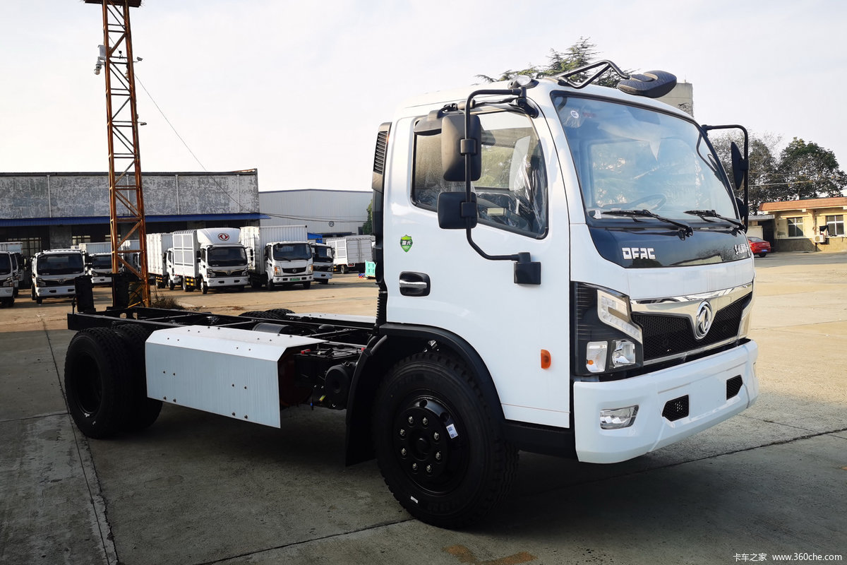 6x4/8x4 Manual/Automatic Transmission Left Steering Dongfeng CNG Truck with Cummins Engine