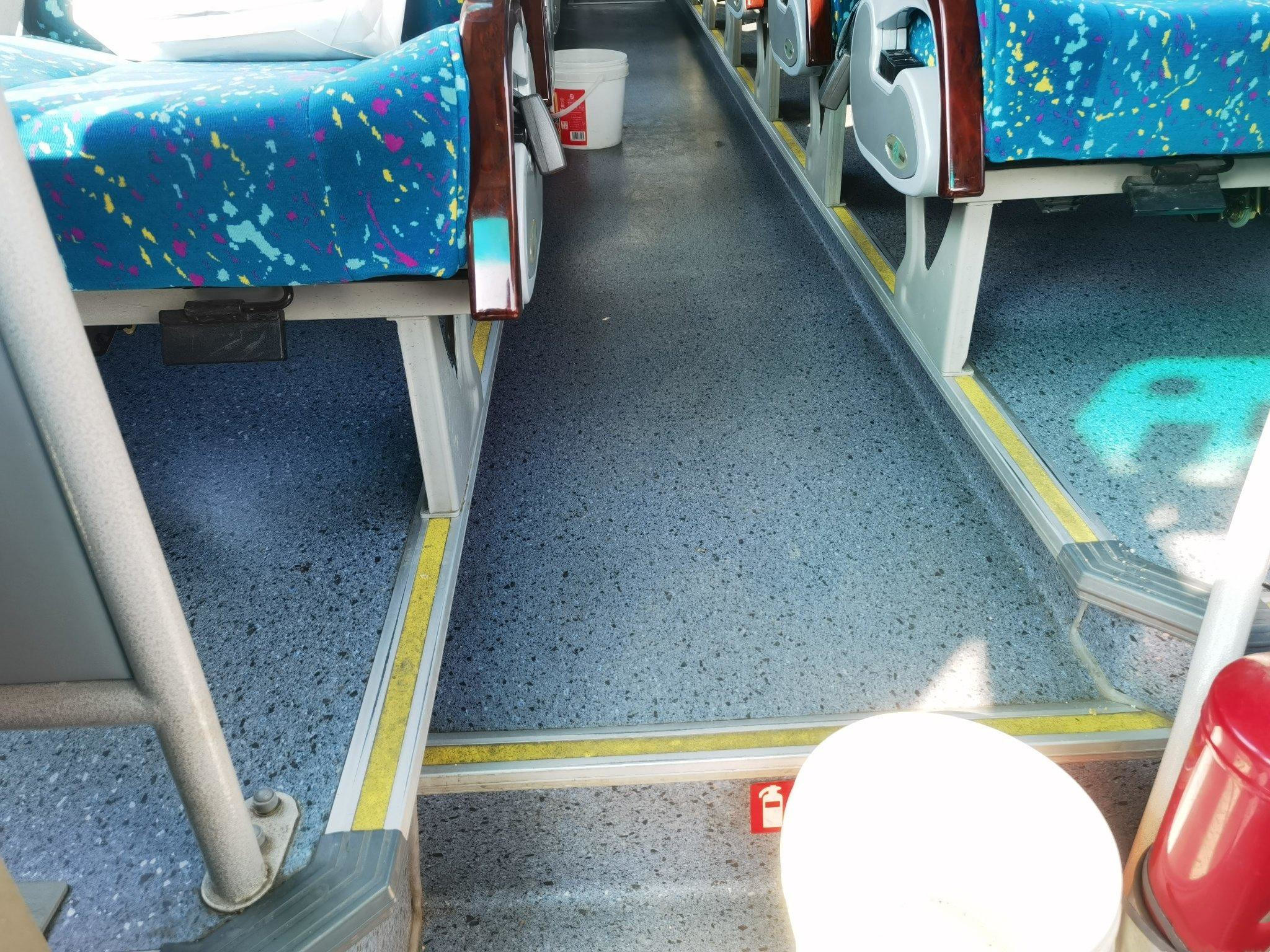 Coach Golden Dragon Bus XML6907 Passanger Bus Door 38 Seats City Bus Yuchai Engine