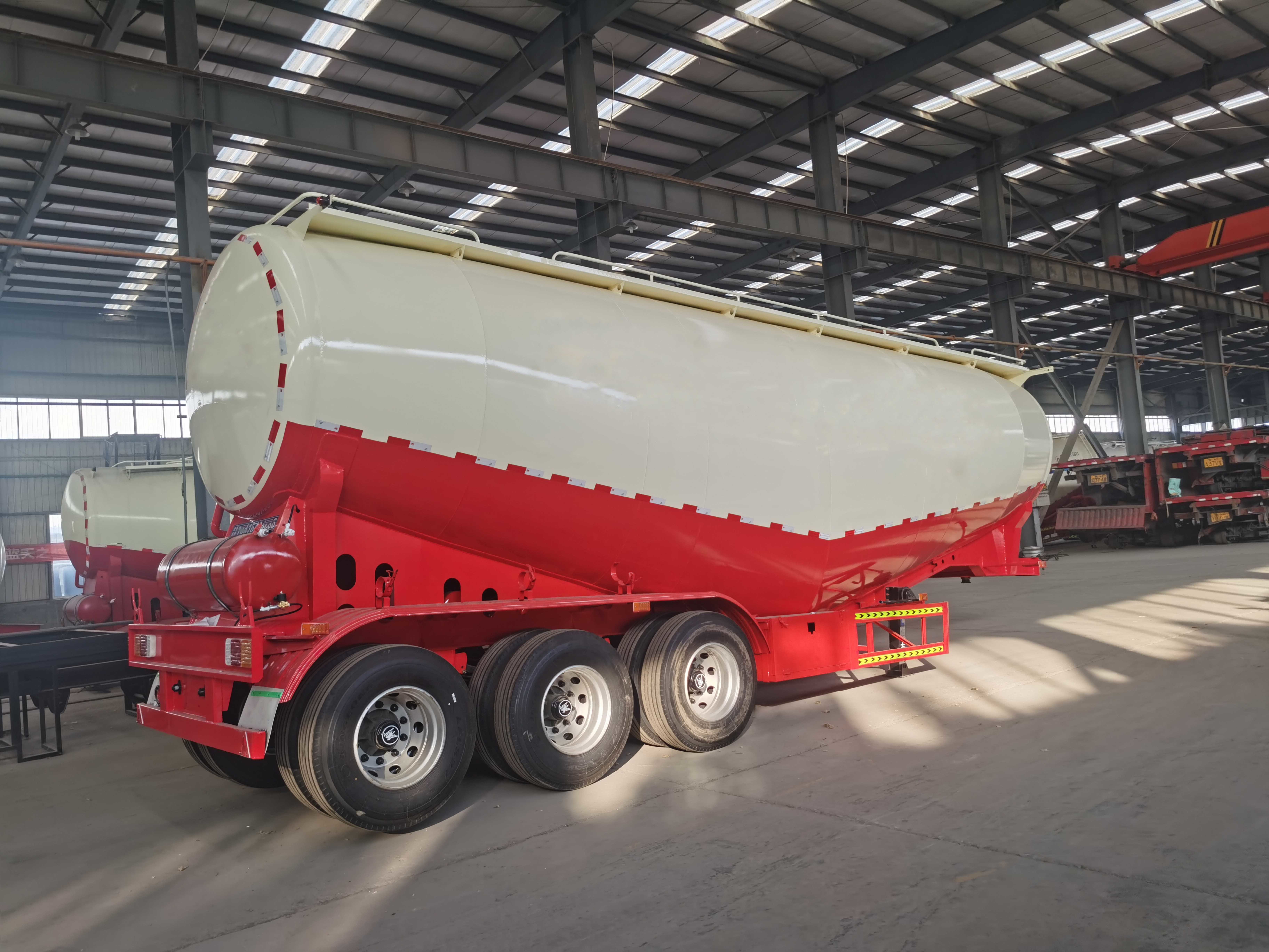 3 Axle Bulker Cement Tanker Trailer 10000 Gallon 42 Cubic Meters Fly Ash Trailer