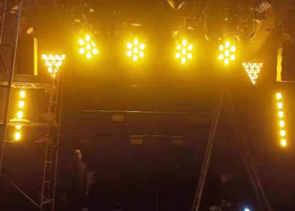 90 18 RGBW LED Head Cob Light DMX512 Retro Lamp for Bar Stage Club Party Wedding Pl90