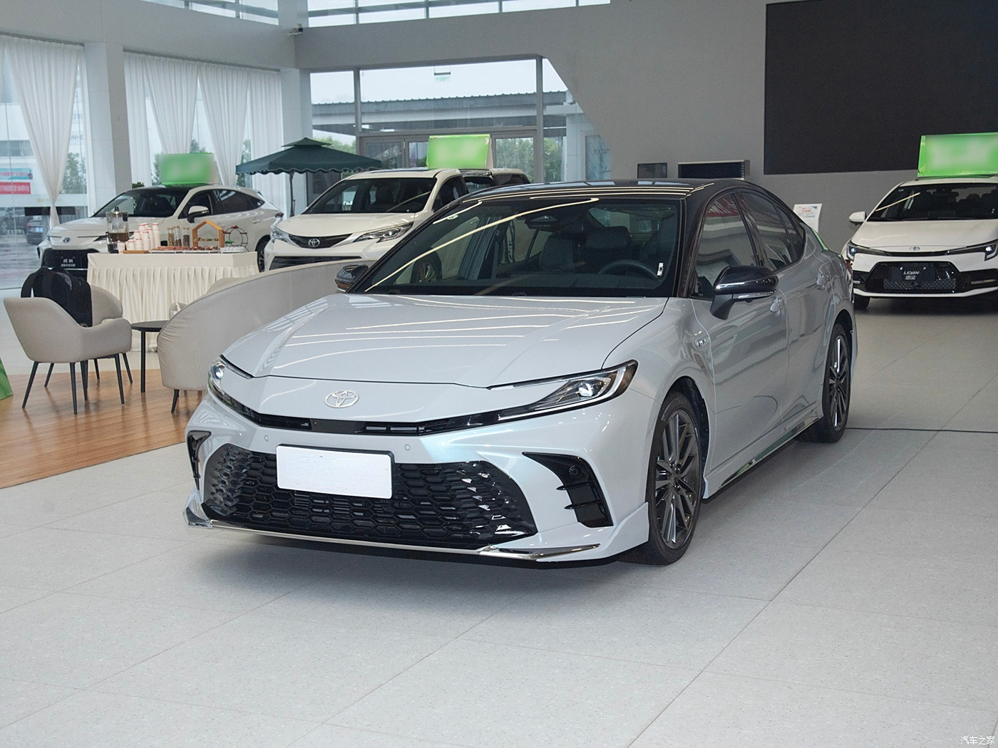 2024 Toyota Camry 2.0L Sports Plus Hybrid Sedan FWD Left-Hand Drive Single Motor 4915*1840*1450 for Chinese Markets