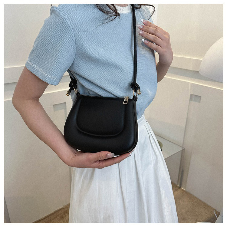 2024 Summer Street Fashion Simple Solid Color Underarm Bag for Daily Life Convenience