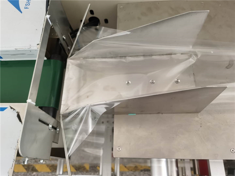 180bags/min Food Packaging Machine Laminated Film 35cm Small Flow Wrapping
