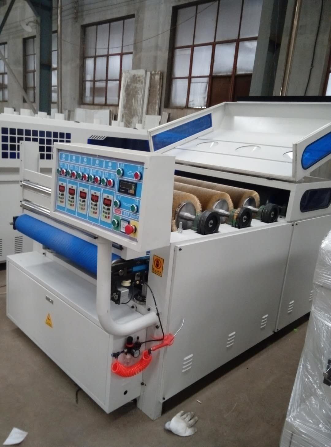 Wood grain making machine
