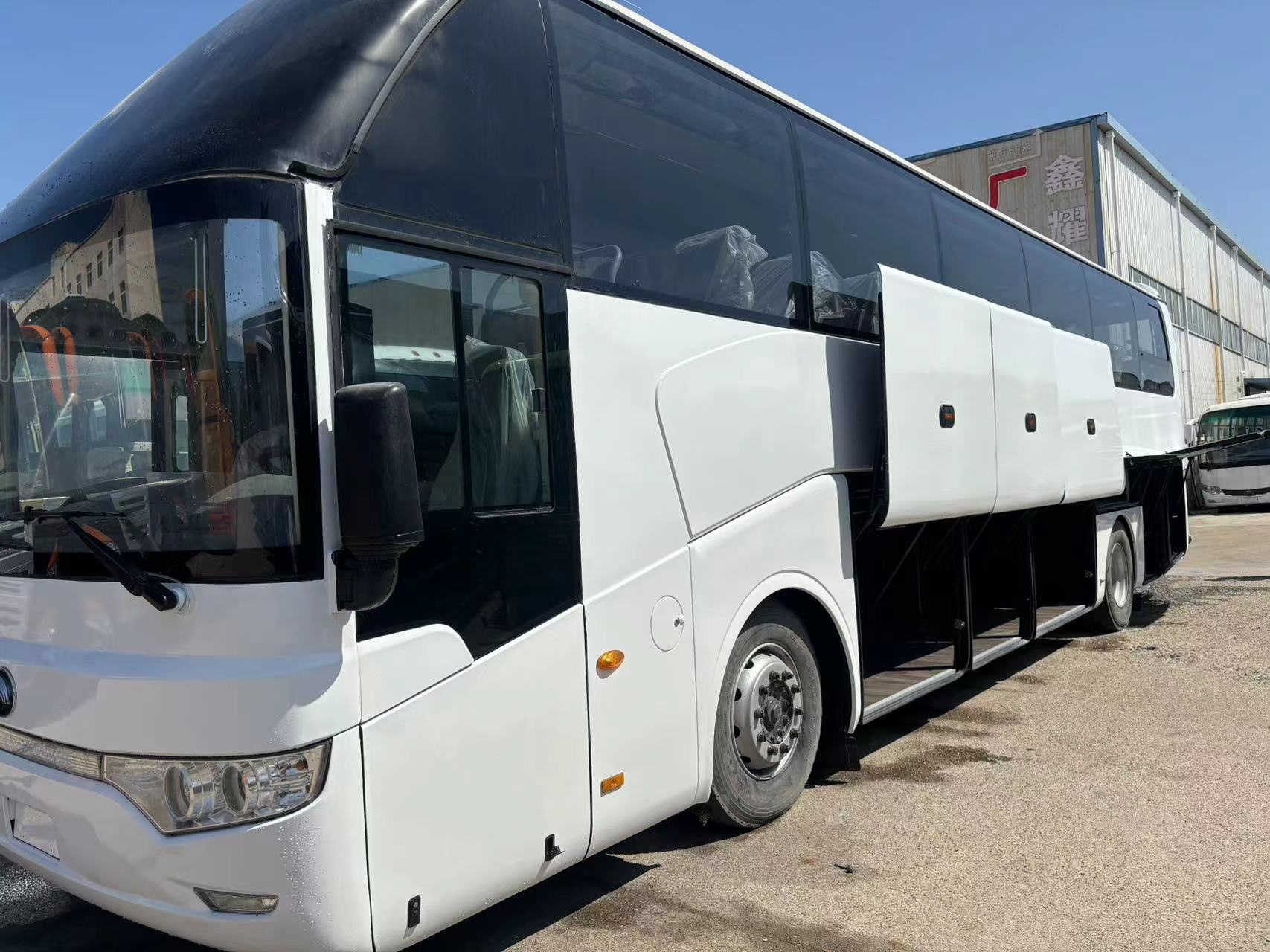 41-65 Seats Left Hand Drive ZK6122 Passenger Bus with Freezer Emission Standard Euro 3
