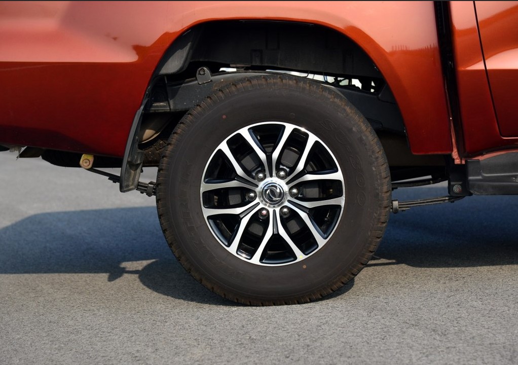 DONGFENG 5 Passenger Gasoline Engine Pickup Truck with Right Hand Drive
