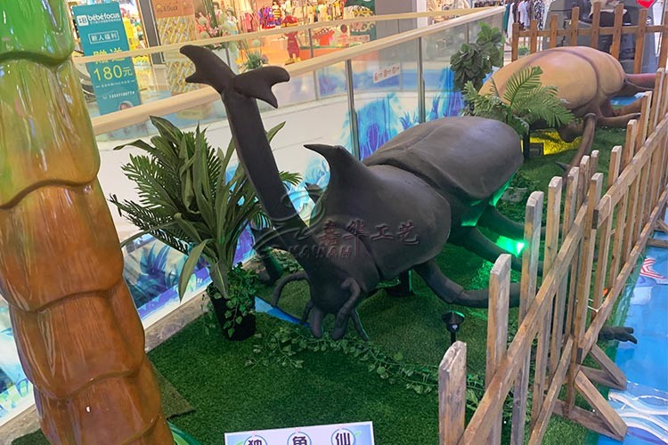 Realistic Life Size Animatronic Insects On Site Installation Available