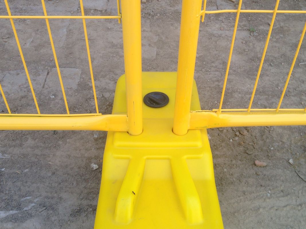 temporary fencing packing in metal pallet all brand new meet AS4687-2007 temp fence shop supplier