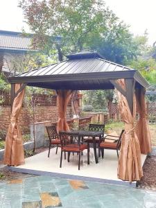 Quality Aluminum Patio Gazebo Outdoor Hardtop Gazebo Patio Hardtop Gazebo wholesale