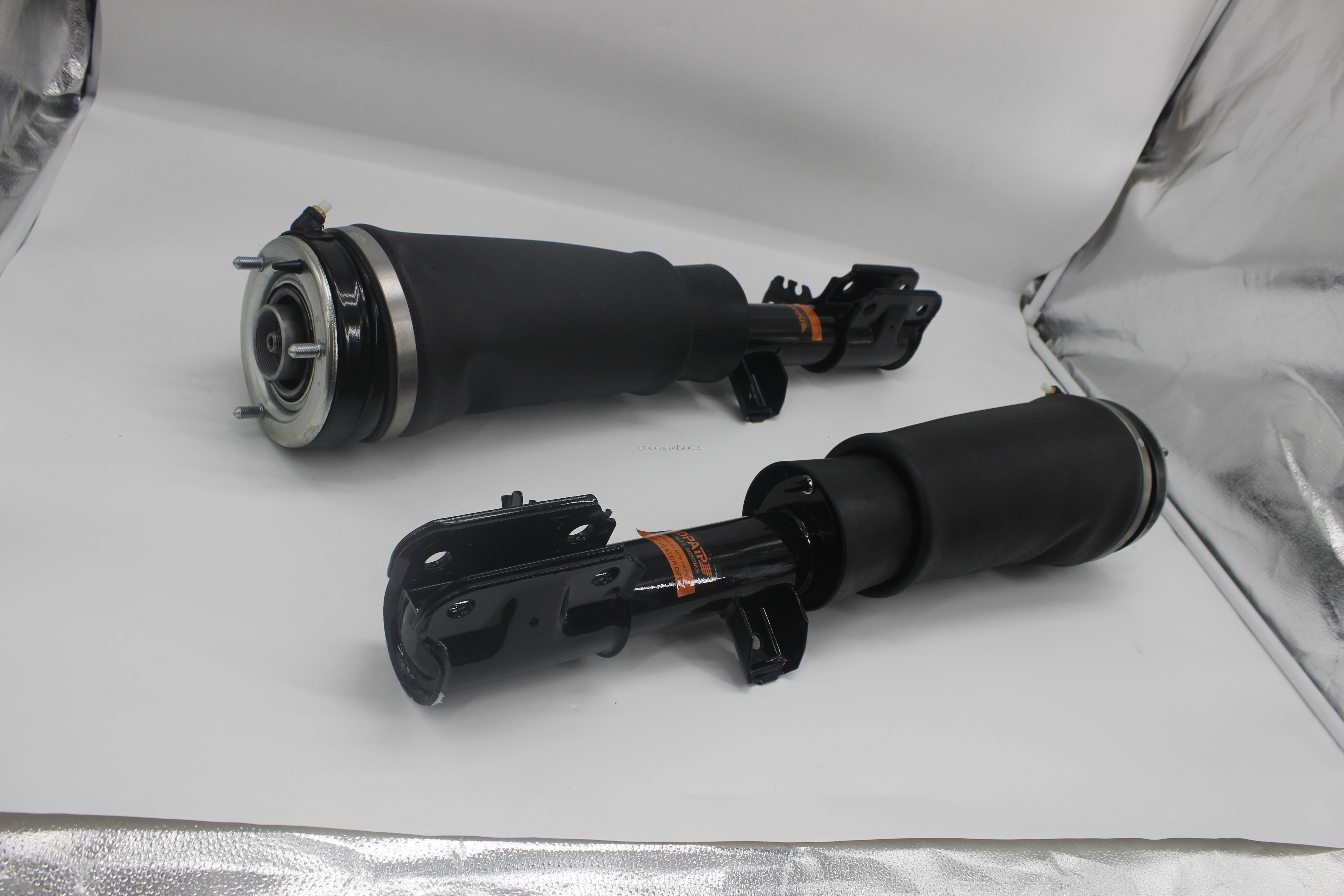 Top- Shock Absorber for Land-Rover LR012885 LR012859 LR032567 LR032560 2002-2012 Year
