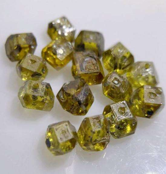 1mm - 4mm Synthetic Monocrystalline Diamond Rough Hpht Diamond Abrasives