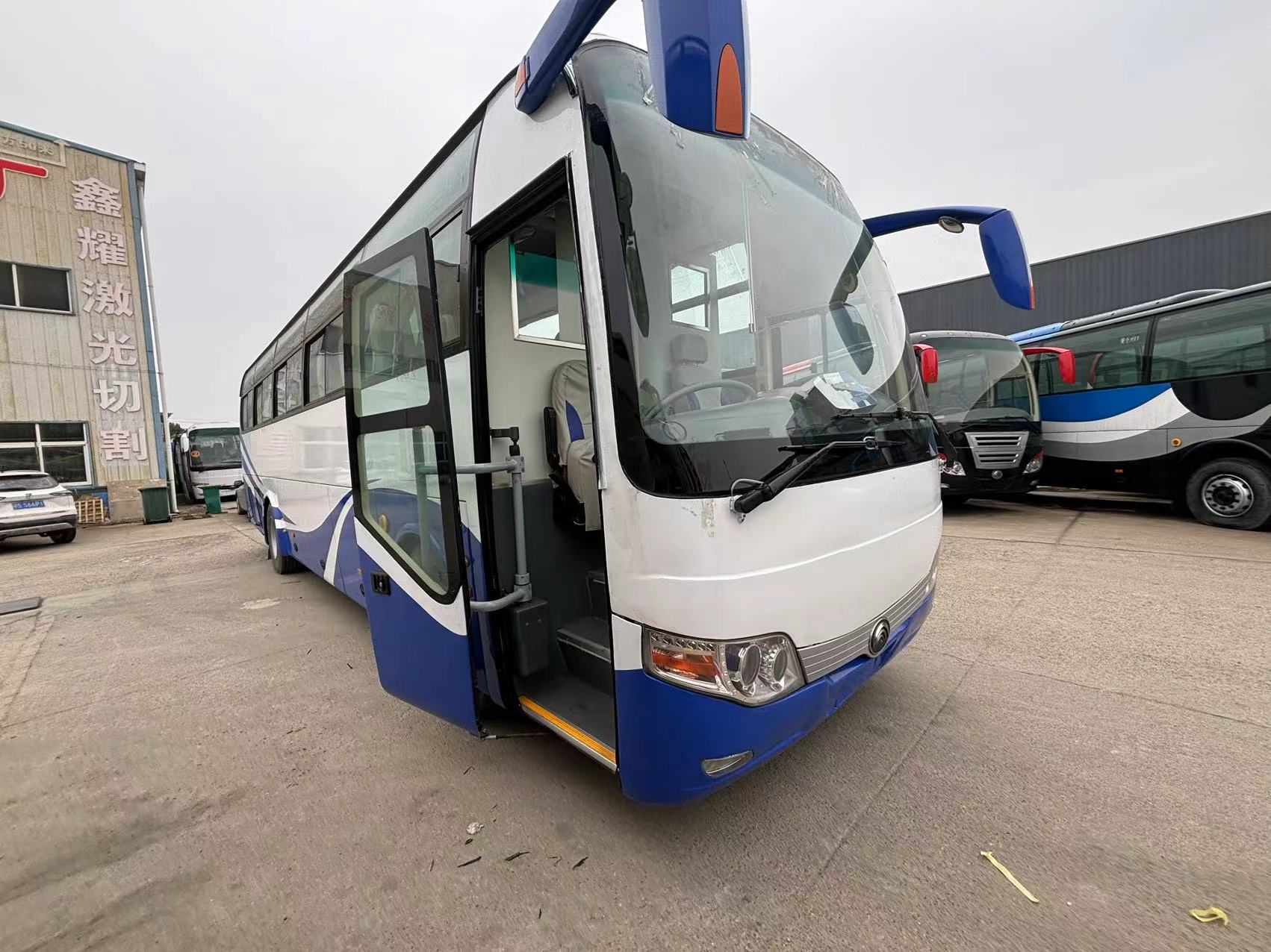 50 Seater Passenger Coach Bus Diesel Left Hand Drive Used Perfect for Group Travel