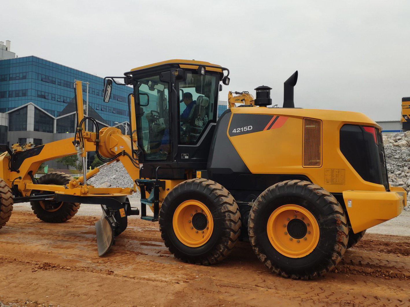 New 215HP Chinese brand Articulated Frame Assists The Front Wheel Motor Grader Front Blade CLG4215D