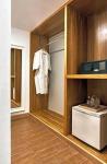 Modern Style Wooden Bedroom Closet Wardrobes with High End and Moisture