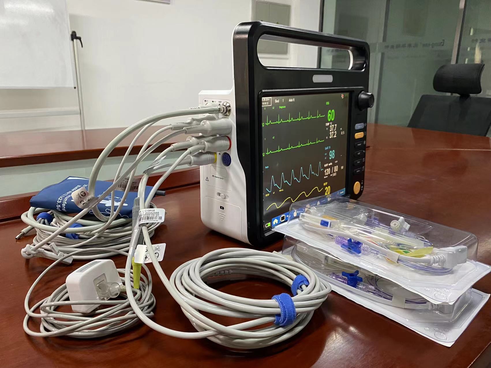 Medical Hospital Patient Monitor Multiparameter With 12.1 Inch TFT LCD Screen