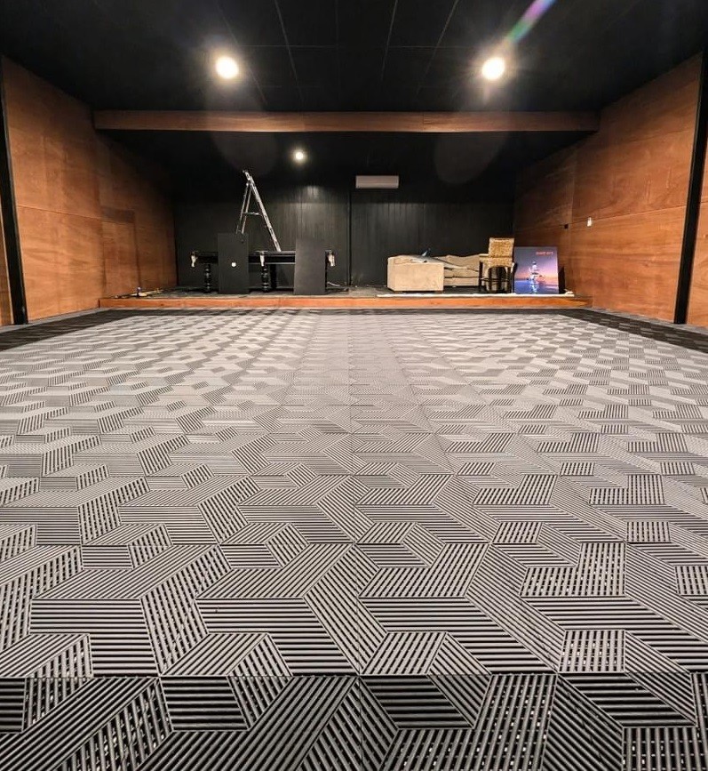 Industrial Grade Garage Tiles Interlocking PP Heavy Duty Tiles For Garage