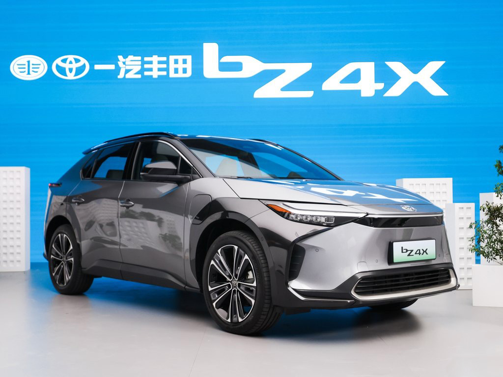 TO-YOTA BZ4X 615KM Electric Car SUV Powered by Ternary Lithium Electricity and 4690*1860*1650 Dimensions for 2024
