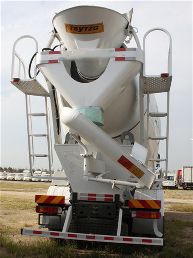 Yellow Concrete Construction Equipment 6x4 8m3 Concrete Mixer Truck With Pump Self - Loading