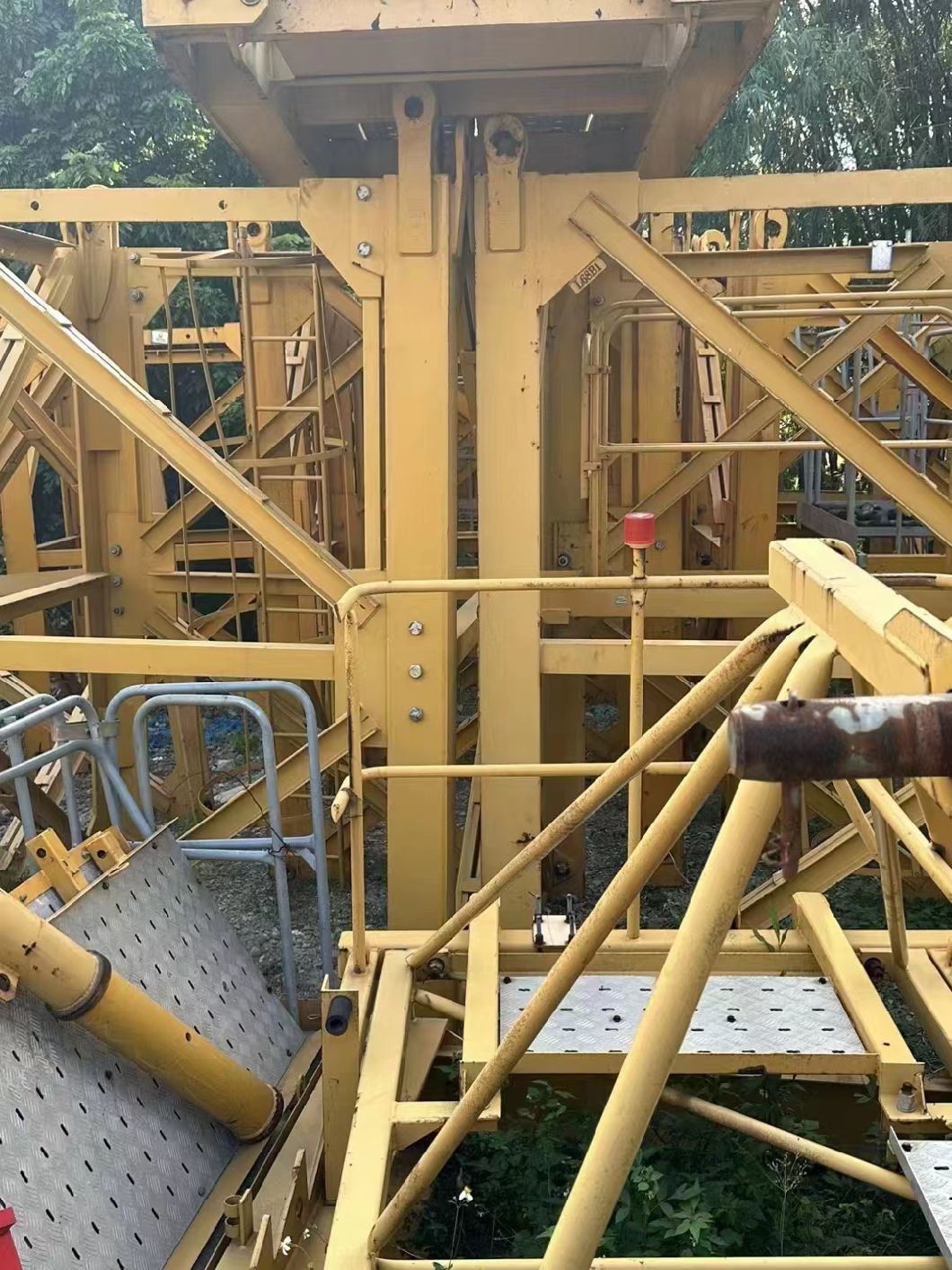 Two Used Xg Tower Crane Flat Head Tower