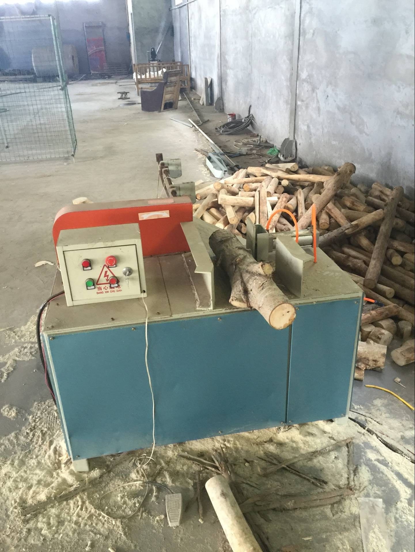 Pneumatic Log cutting off saw mill woodworking log cutter machine for round logs usage China supply