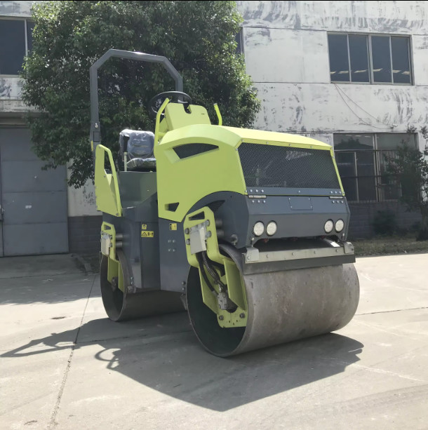 2-ton single drum roller, green road press, road press Ride-on vibratory roller are road construction equipment, suitabl