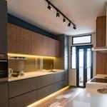Modern Kitchen Cabinets with Customized Waterproof Wooden Doors in European