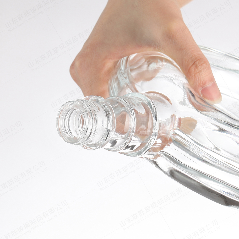 Customized Color 500ml 700ml 750ml Flat Round Glass Bottle for Beverage Packaging