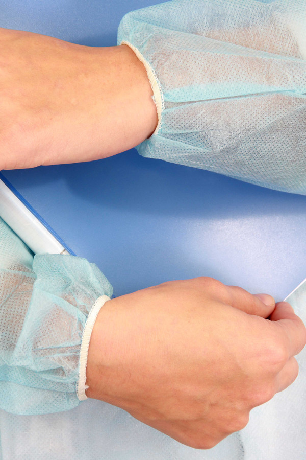 CE ISO PP Disposable Gown , Disposable Isolation Gown With Wrist Cuff