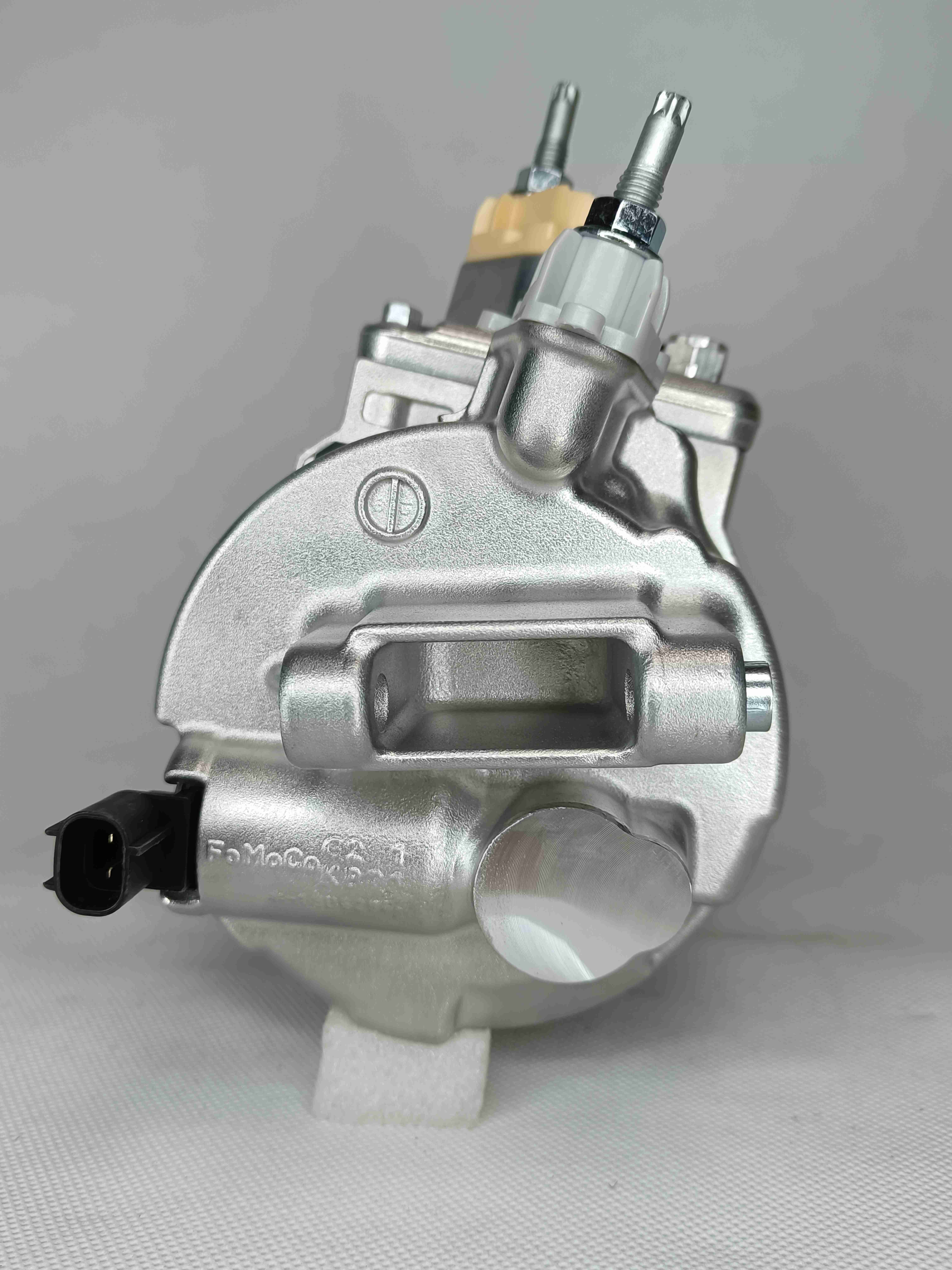 OEM DG9H19D629TA R134a Car AC Compressor For Ford Mondeo2.0