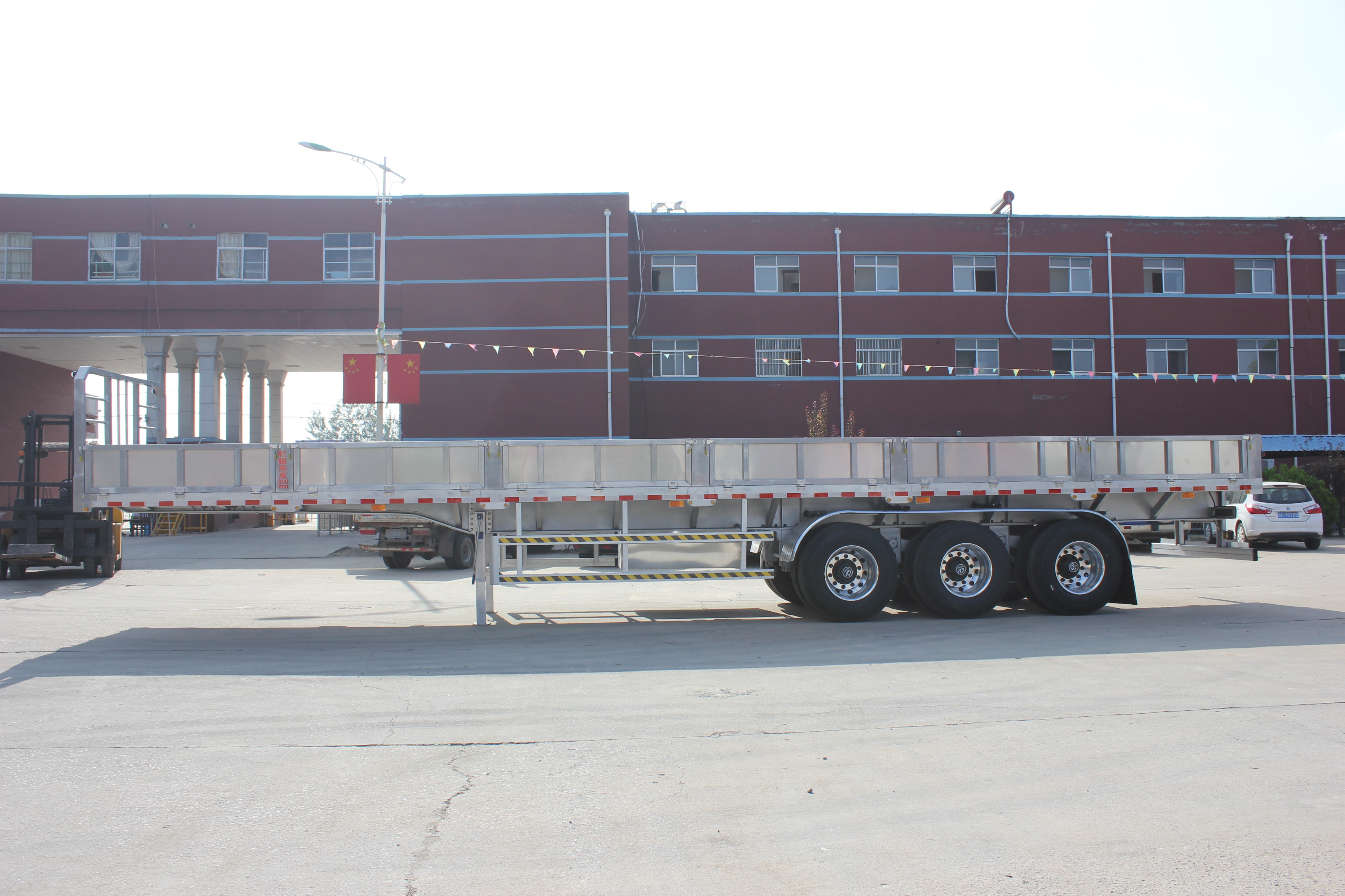 40 60 Tons Side Wall Fence Cargo Semi Truck Trailer with 4 Axles and Multifunctional