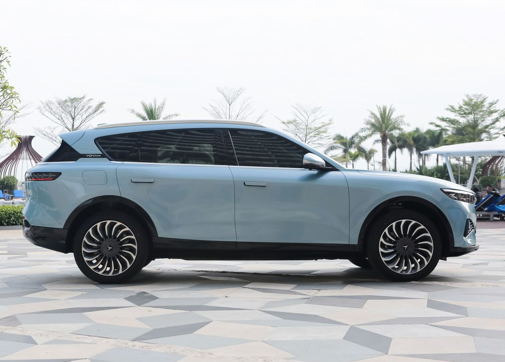 2021 Powerful New Adult Sedan Electric Cars Cheap Lantu FREE 2021 four-wheel drive extended range version