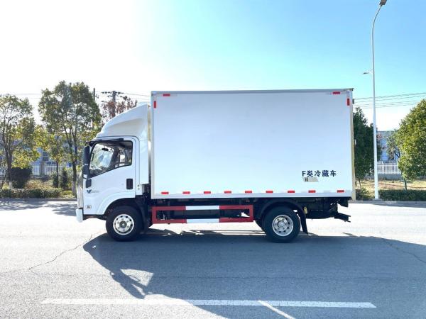 Intelligent Management Isuzu M100 Refrigerated Truck Price For Urban Transportat