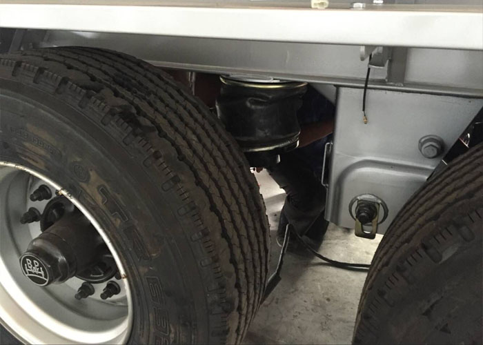 FUEL TANKER TRAILER WITH AIRBAG suspension