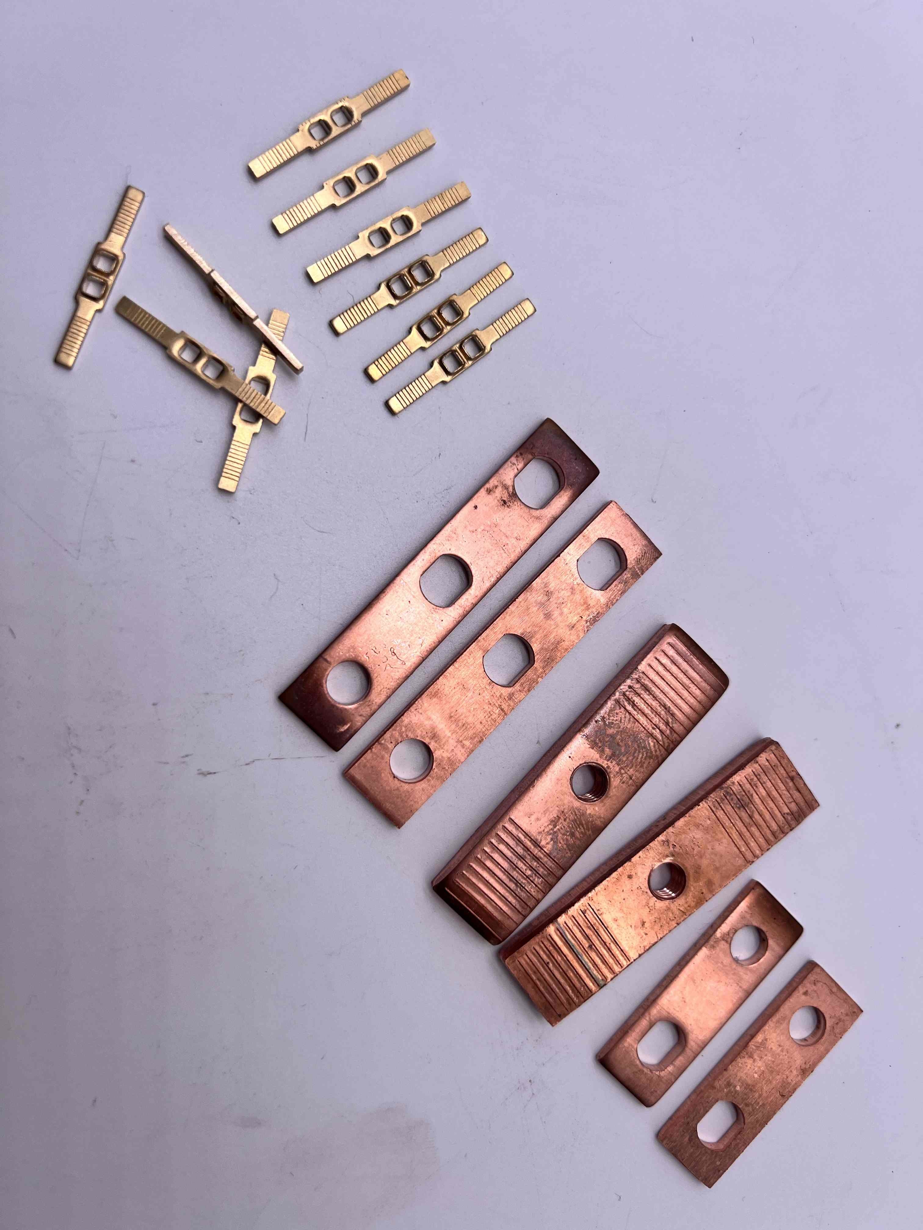 Custom Copper Terminal Plates – Precision Stamped Electrical Busbar Contact Pads with Mounting Holes and Anti-Slip Grooves
