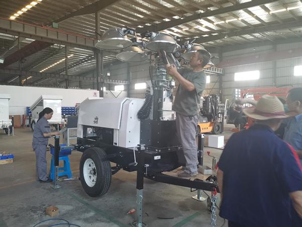 Q235 360 Rotation 16KW Mobile Light Tower For Construction
