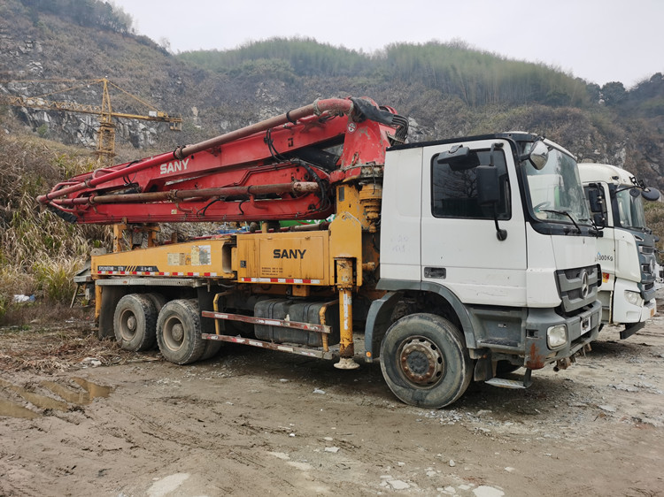 Used/Old Construction Equipment 53M Concrete Pump