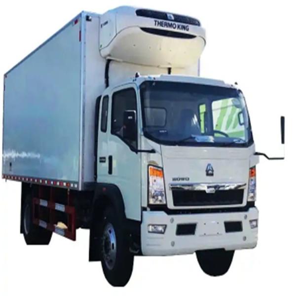 Fully Enclosed Structure SINOTRUK HOWO 6X4 Food Refrigerator Freezer Truck Lorry