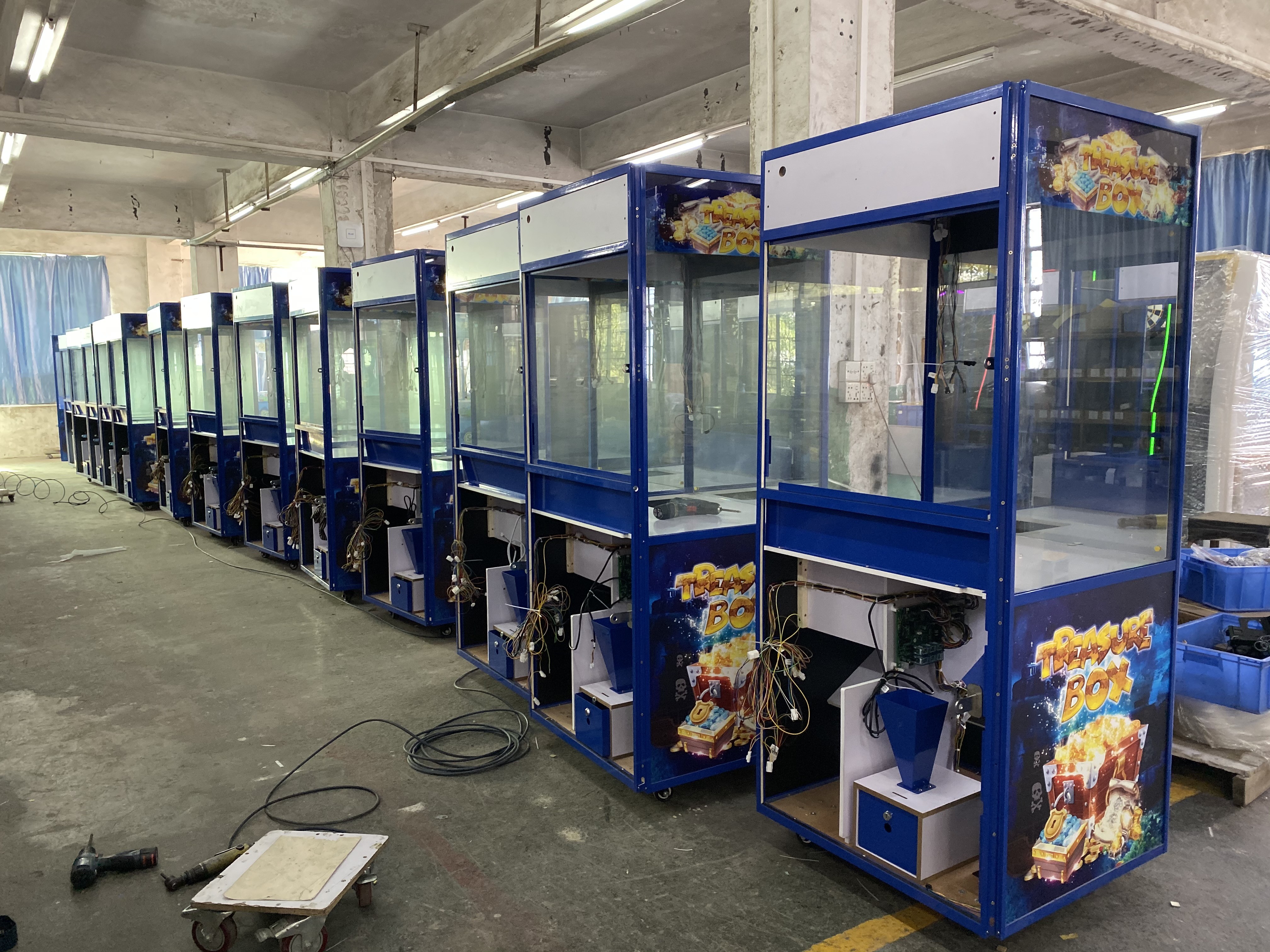 Toy Vending Claw Crane Machine Adjustable 31 Inches Size Blue Color