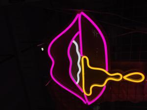 Quality Vasten Lip Mouth Custom Neon Signs cafe drawing room neon lighting wholesale