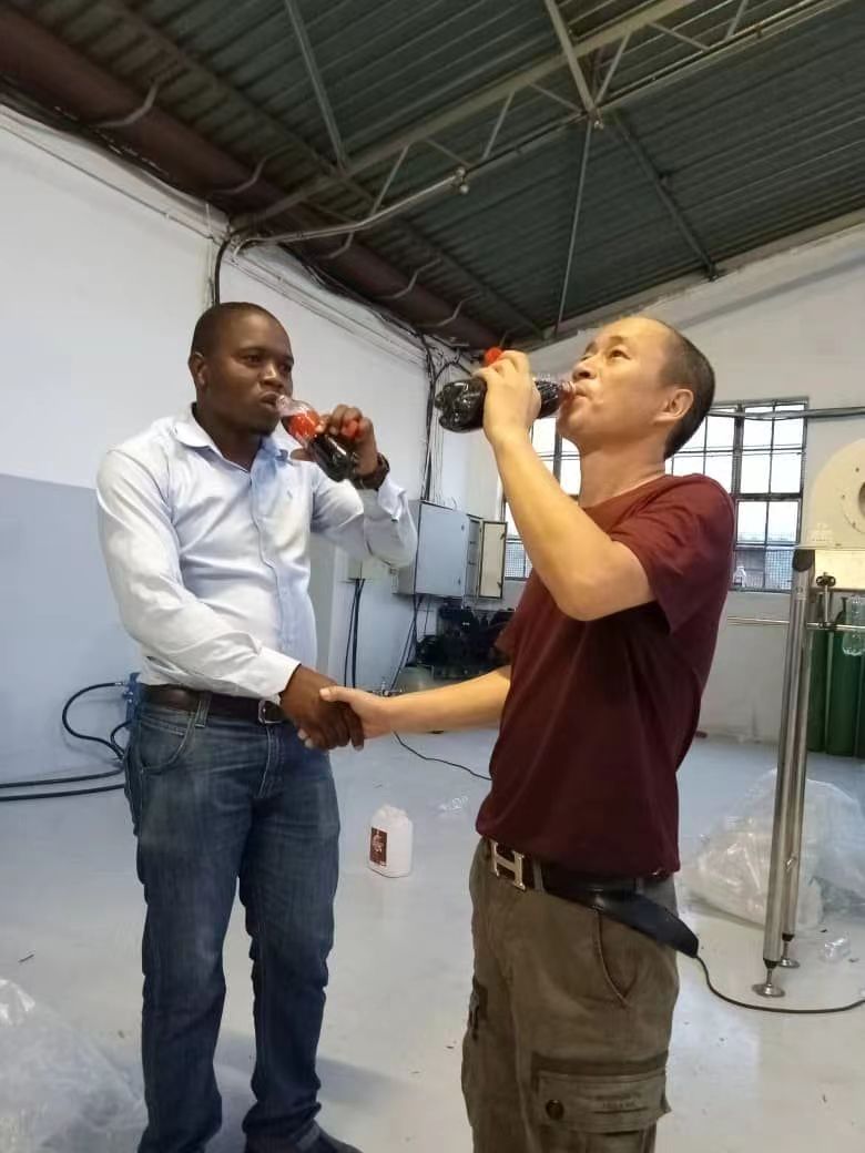 High Accuracy Carbonated Beverage Filling Machine 2000*1600*1800
