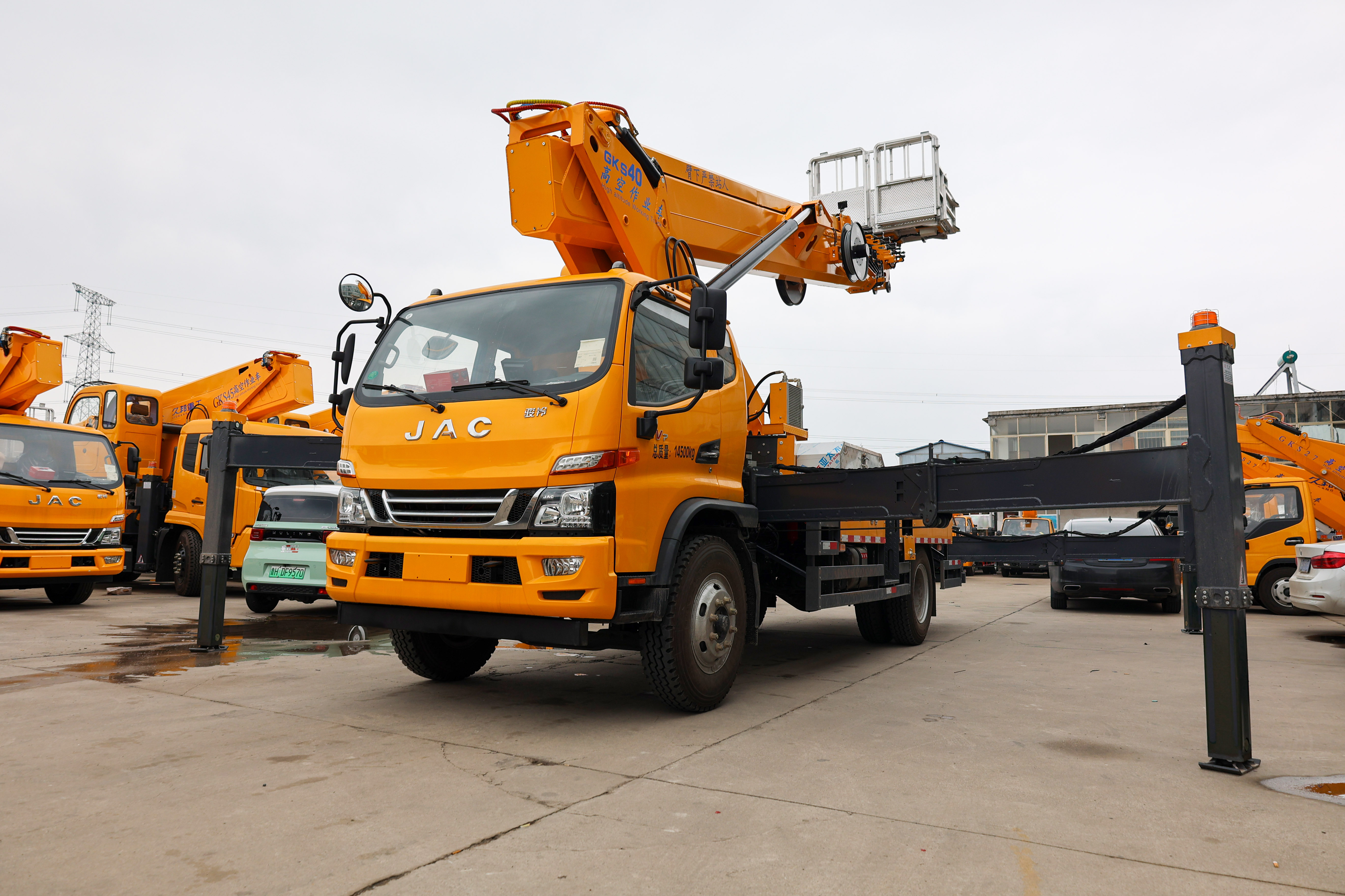 cheap price Jianghuai 40m aerial work vehicle telescopic boom Aerial work lifting equipment with basket