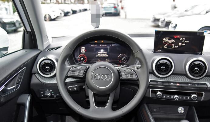5 Door 5 Seat Audi Q2L 2022 35TFSI Gasoline Color White Elegant Edition