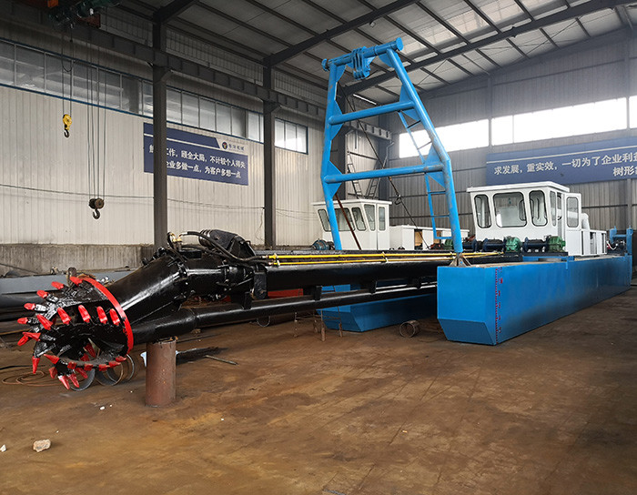 River Dredging 100cbm/H Sand Dredger Red Color 16kw mud dredging boat