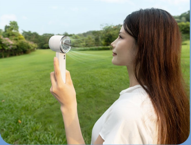 Small Semiconductor Cooling Fan Five Level Strong Wind Ice Cold Fan Bladeless Mini Handheld Fan with Ice Cooler