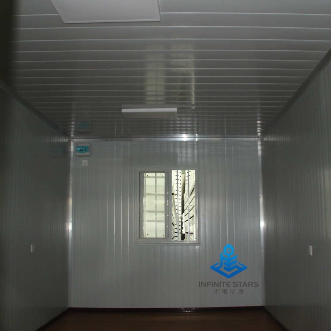 Unique Triangular Spire Design Detachable Container House Better Drainage Performance