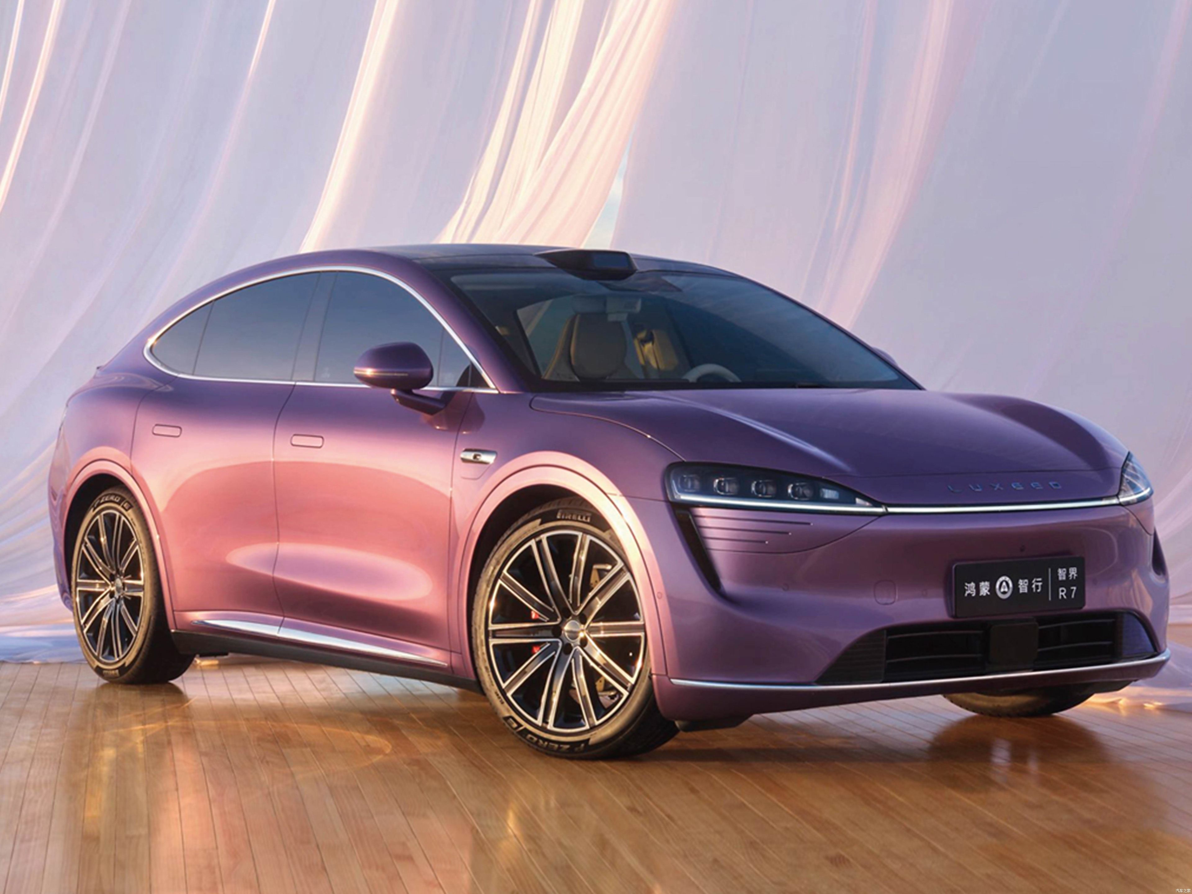 Huawei Luxeed R7 . China's most advanced smart car, with a pure electric range of up to 802KM! China's high-end electric car