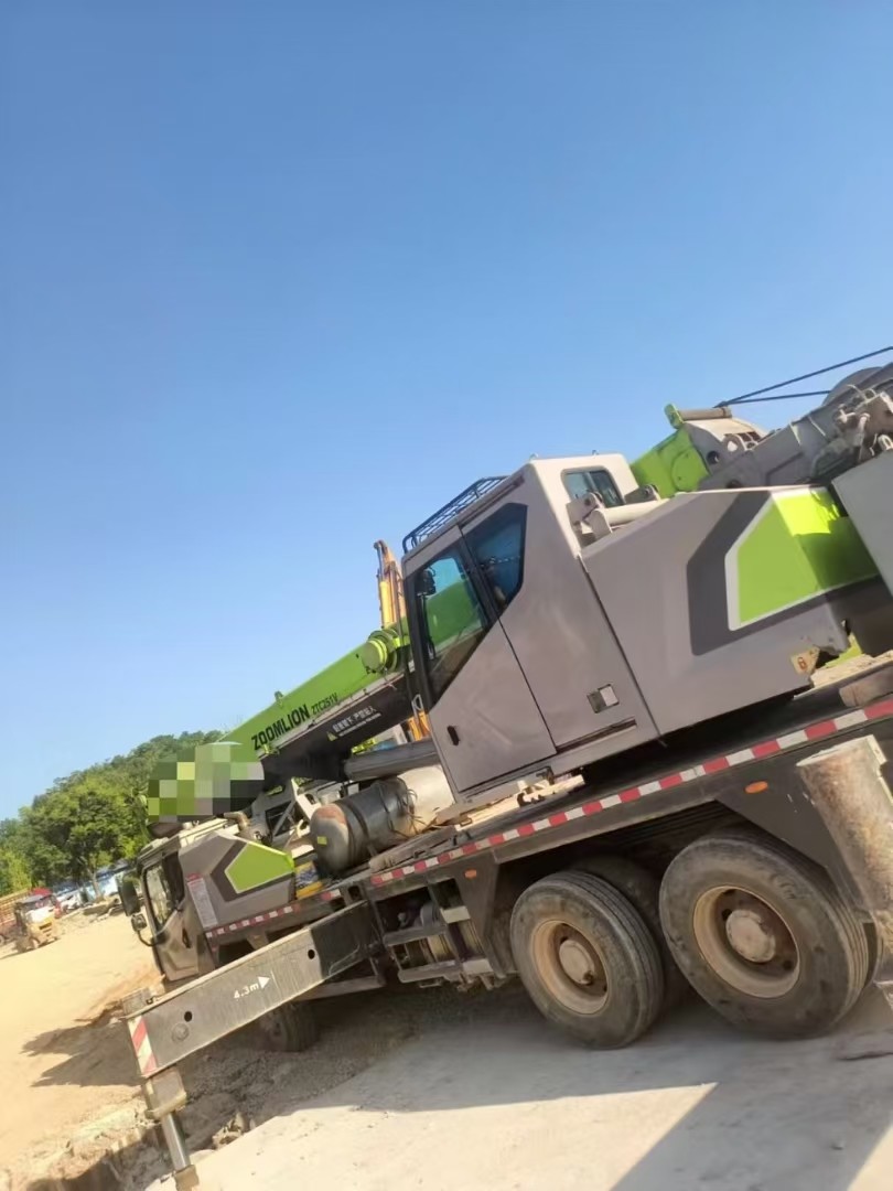 FIve-Arm Crane Jib ZTC251V552 2018 Years Zoomlion Mobile Crane 25tons for Heavy-Duty Construction Projects